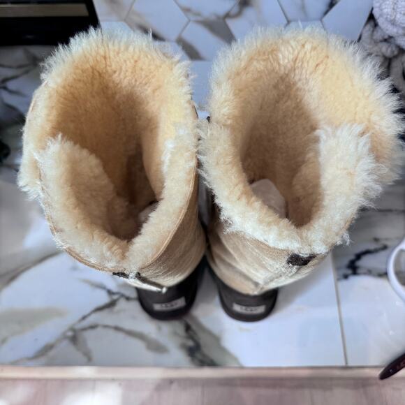 Ugg Women’s Tall Bailey Triplet Button Brown Bomber Suede Sheepskin Boots Size 9 - Picture 11 of 14